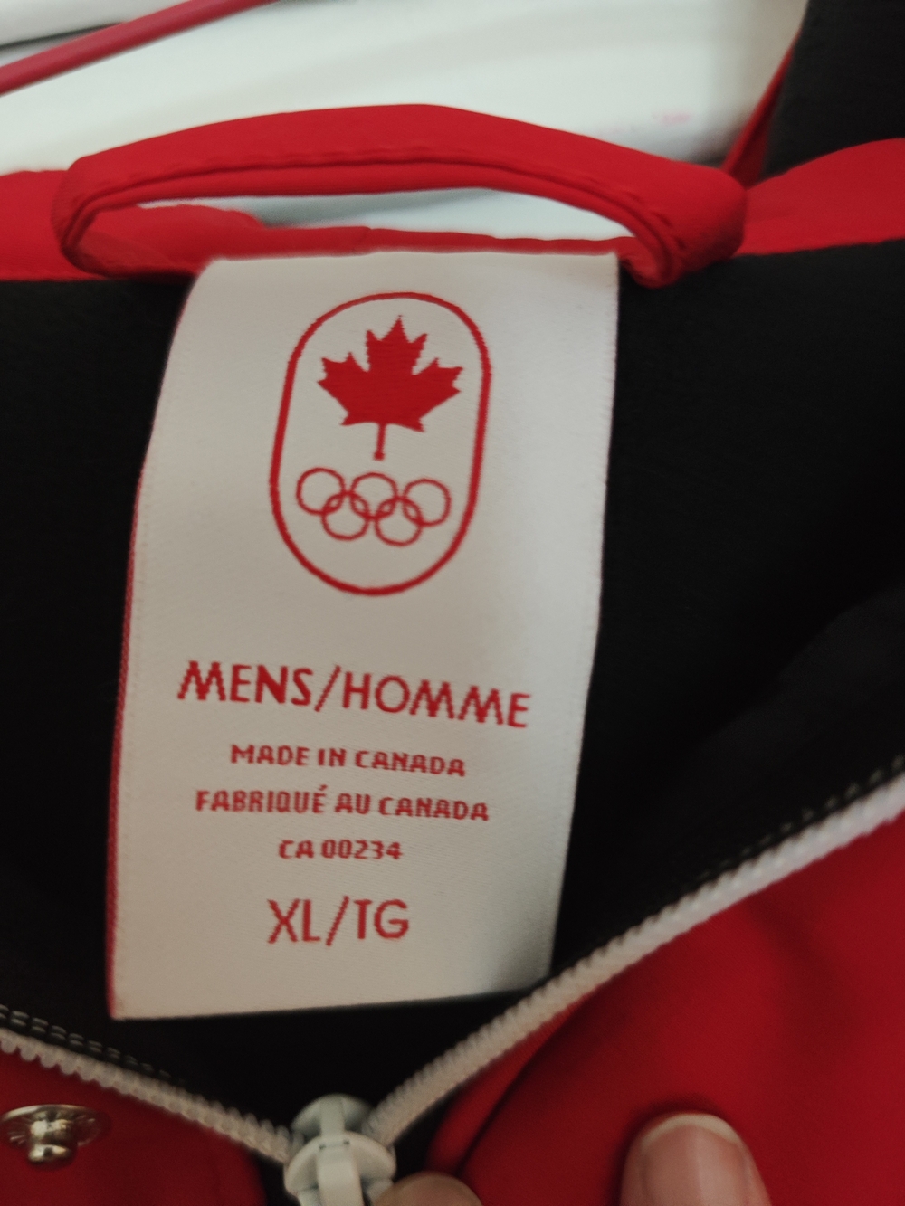 Genuine athlete‑issued 2016 Lillehammer Winter Youth Olympics Team Canada coat - Picture 5 of 5